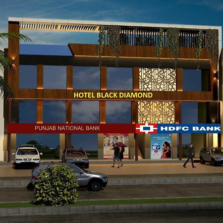 Hotel Black Diamond Zirakpur Bus Stand Екстериор снимка