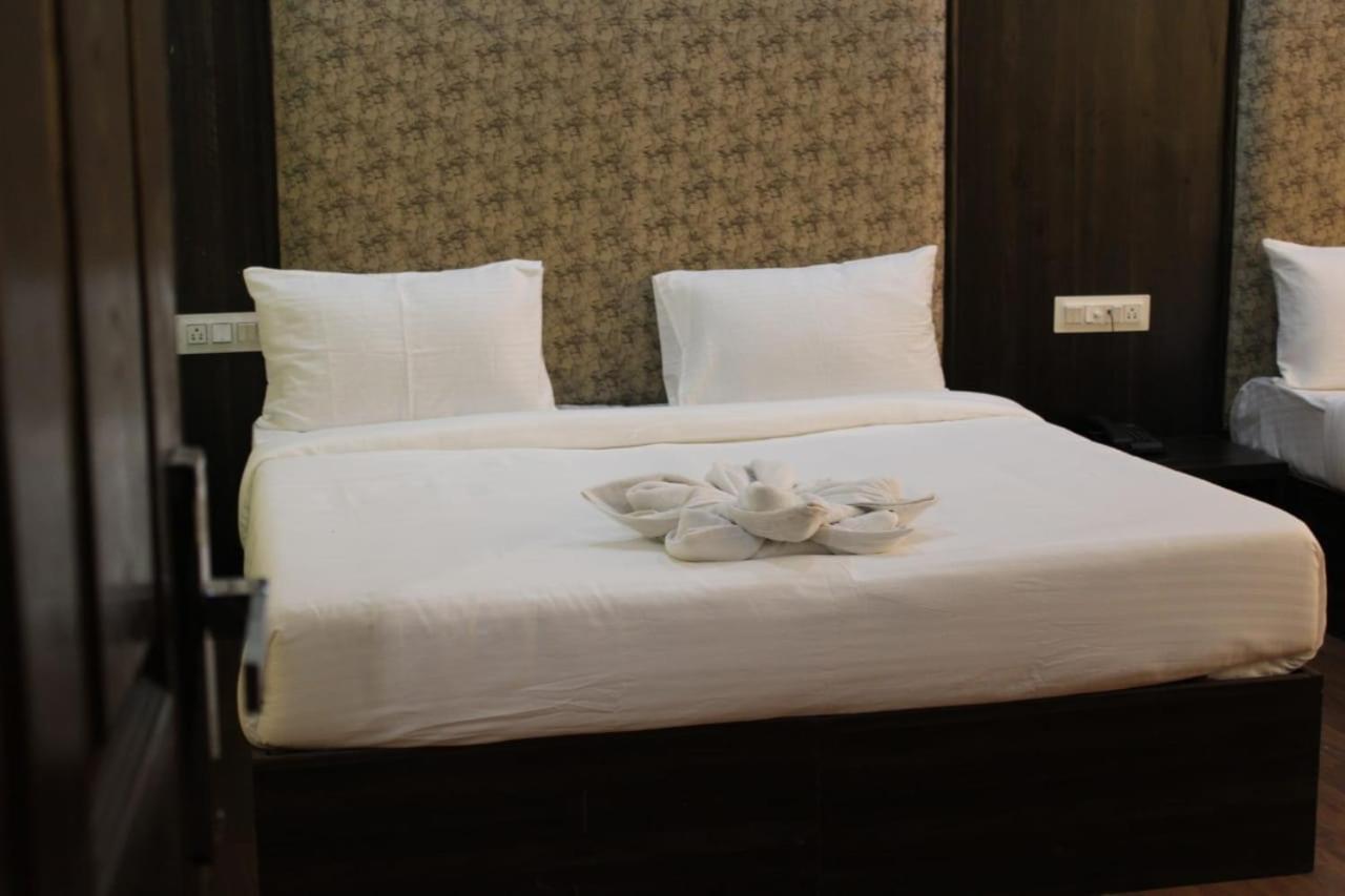 Hotel Black Diamond Zirakpur Bus Stand Екстериор снимка