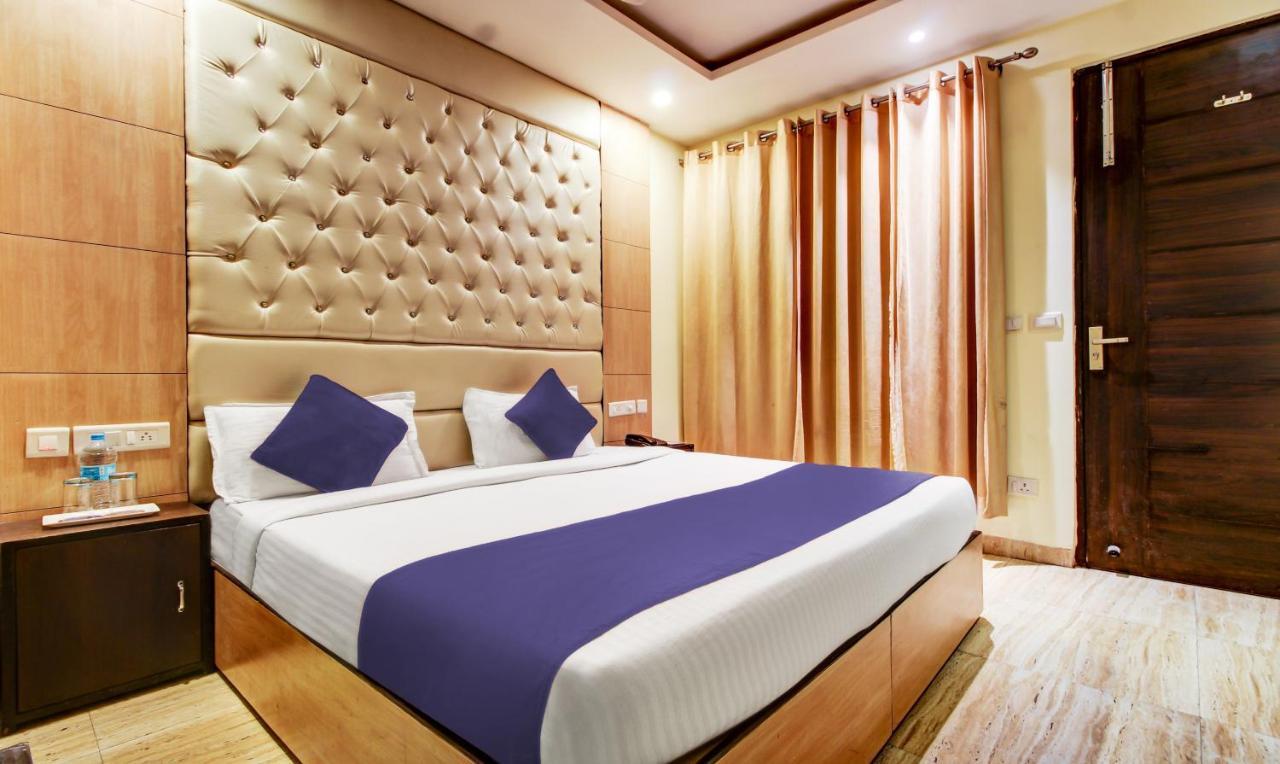 Hotel Black Diamond Zirakpur Bus Stand Екстериор снимка
