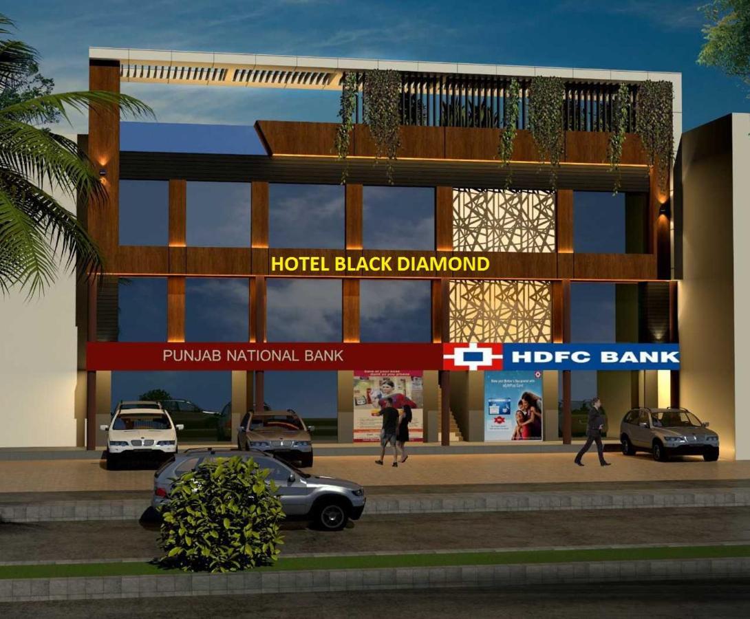 Hotel Black Diamond Zirakpur Bus Stand Екстериор снимка